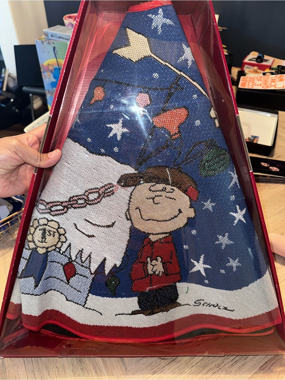 Hallmark Peanuts Charlie Brown Christmas Tree Skirt Fiber Optic Light Up